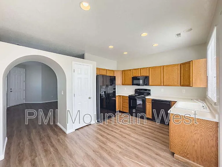 243 N Caleb Dr — Photo 9