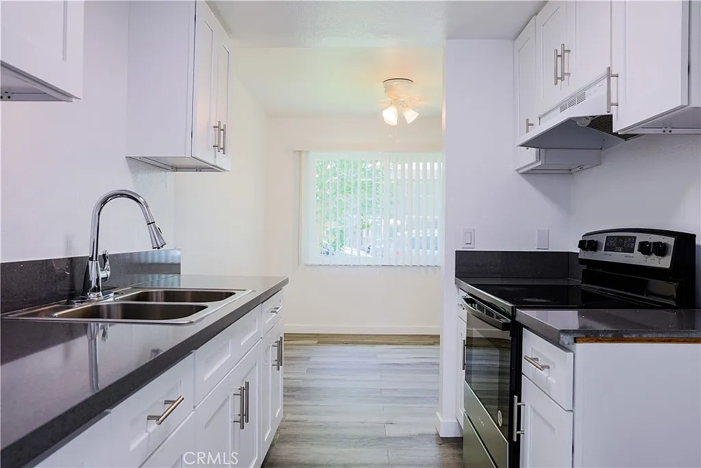 Building Photo - 2709 S Baker St #B