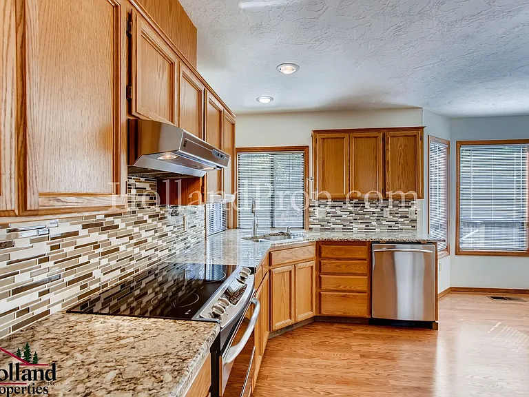 5817 NW 178th Ave — Photo 7