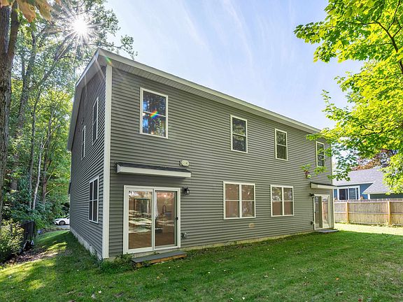 3rd image of 208 Dale Road