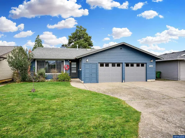 2135 Country Club Ter, Woodburn, OR 97071