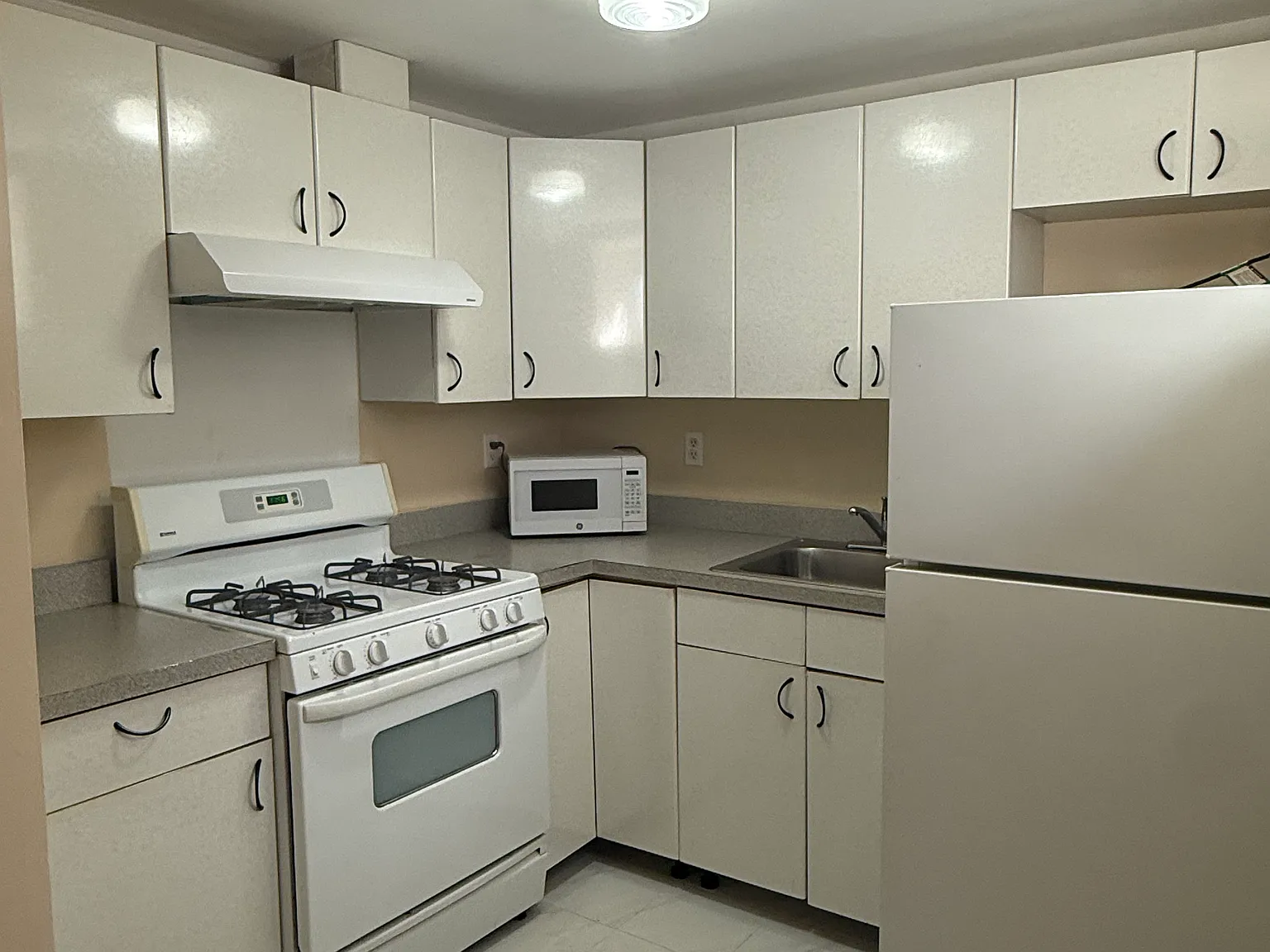 Studio, 450 sqft, $1,200 — Photo 3