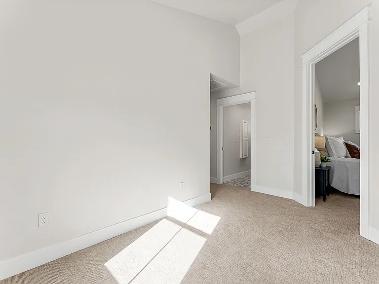 4835 N Mitchell St — Photo 16