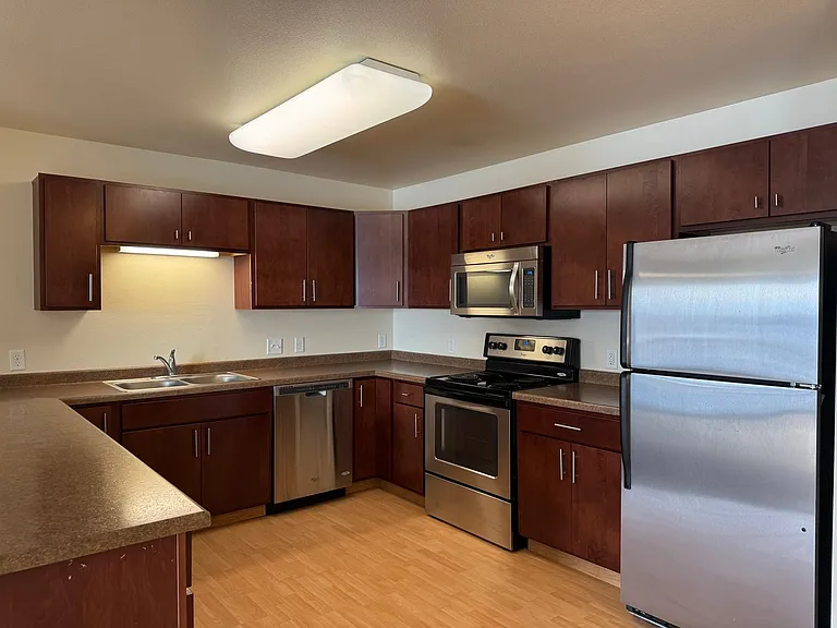 West Lake III Apartments — Photo 123