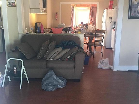 4th image of 617 Louise St