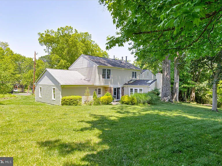 4 Sussex Ct — Photo 33