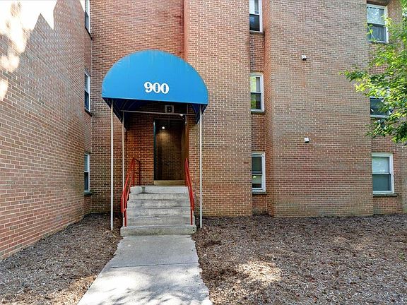 3rd image of 900 Brightwood Manor Dr #B5