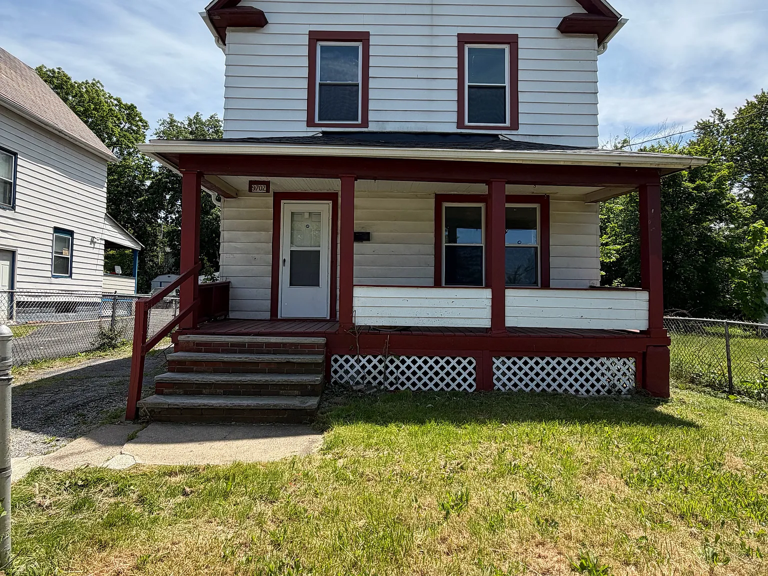 3 bed, $1,300 — Photo 1