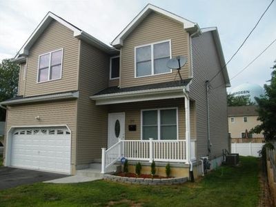 90 Rose St, Cliffwood, NJ, 07721