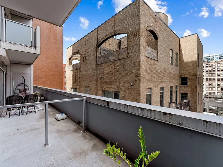 630 N Franklin St #417 — Photo 12