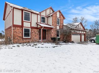 277 Stonetree Cir, Rochester Hills, MI 48309