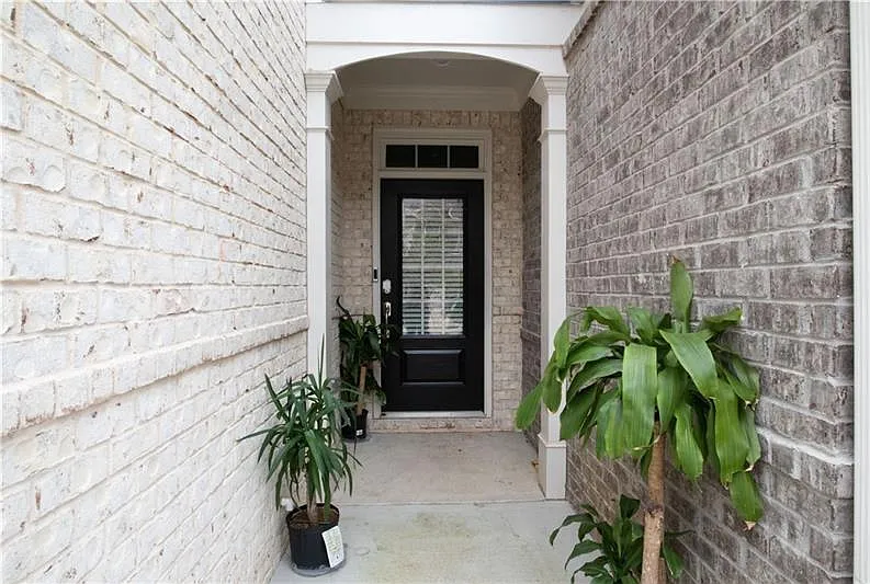 3 bed, 2.5 bath, 1970 sqft, $3,280 — Photo 2