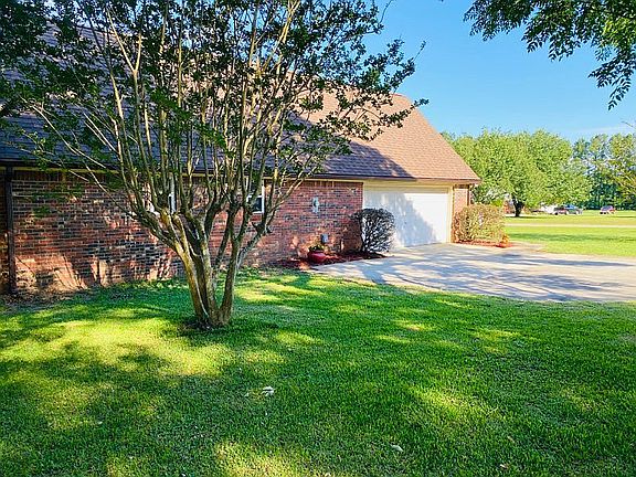 3rd image of 1825 Winery Way