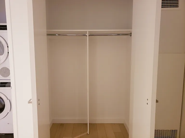 535 W 43rd St S #4L — Photo 8