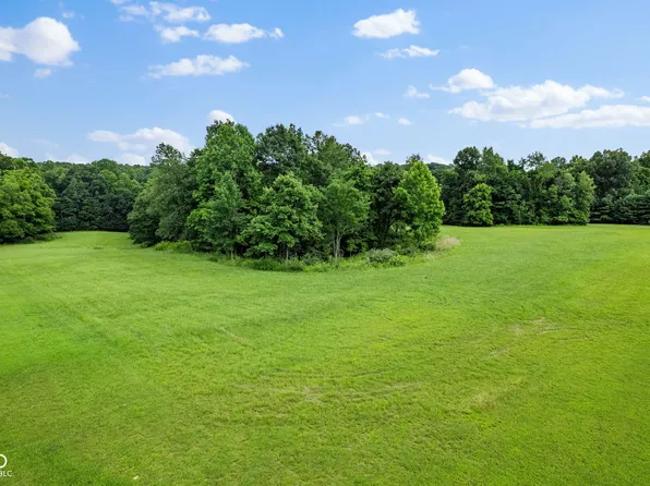 3039 Falcon Crest Dr, Martinsville, IN 46151