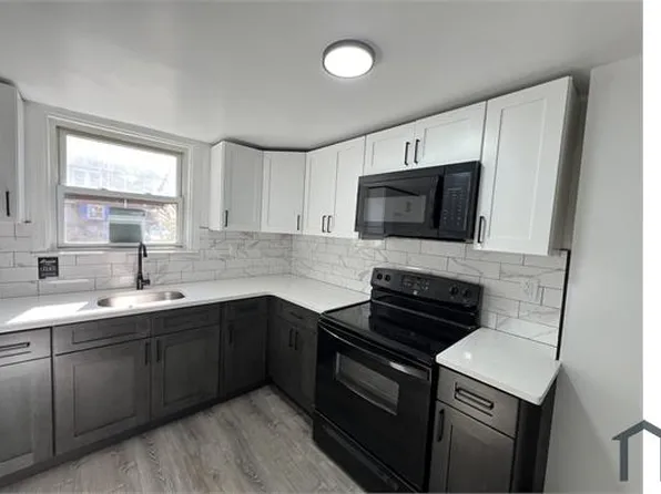 2712 Kane St, Chester, PA 19013