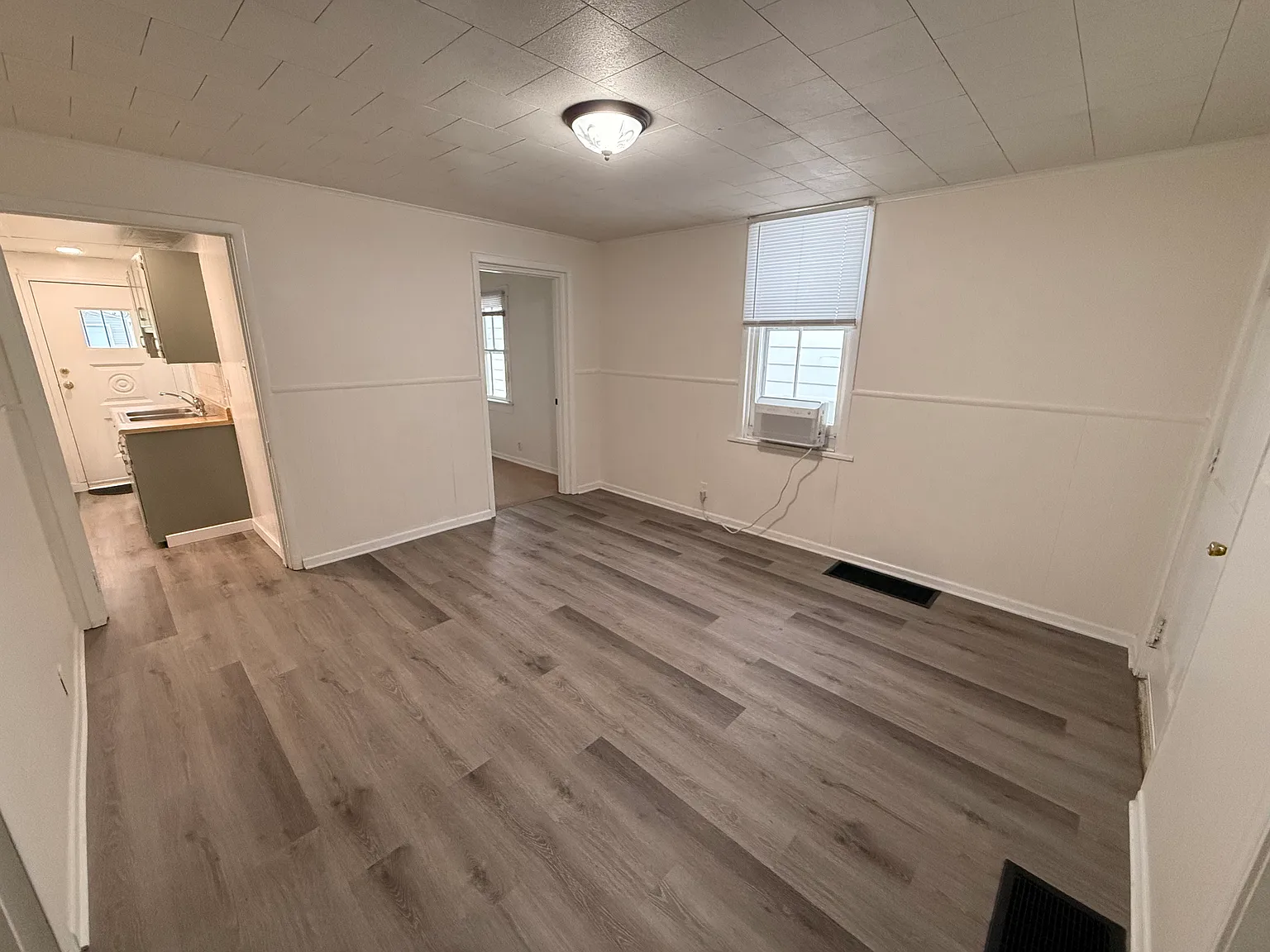 2 bed, 995 sqft, $1,350 — Photo 3