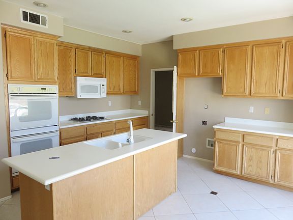 2nd image of 637 Valleywood St