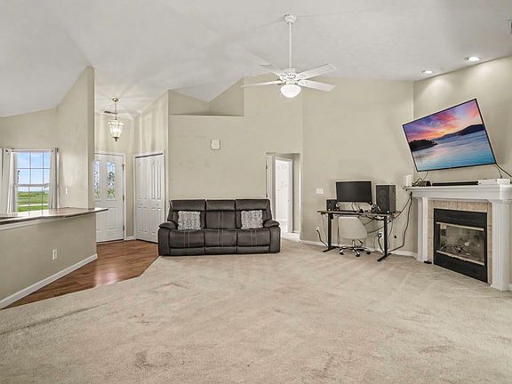 4th image of 1215 E Creekview Dr