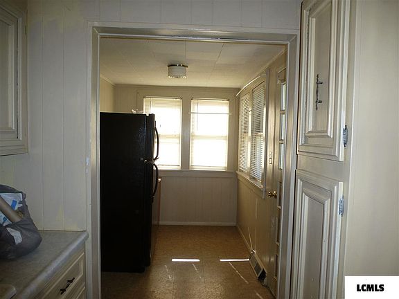 3rd image of 1103 N McLean St