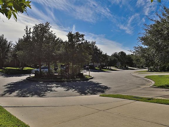 ENJOY NEIGHBORHOOD GET TOGETHER'S IN YOUR CUL-DE-SAC -