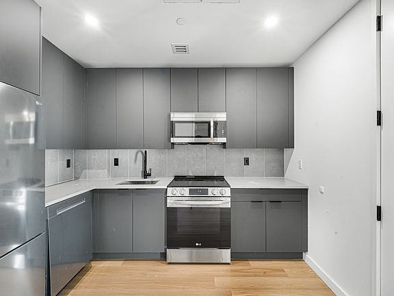 4th image of 931 Carroll St #801