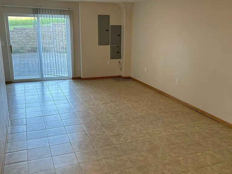 3240 E Capitol Ave — Photo 27