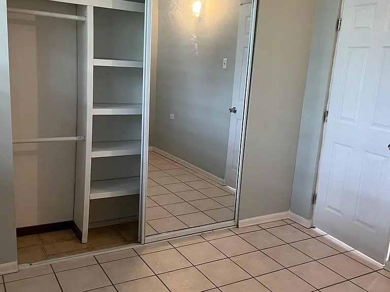 2713 Calle 8 — Photo 13