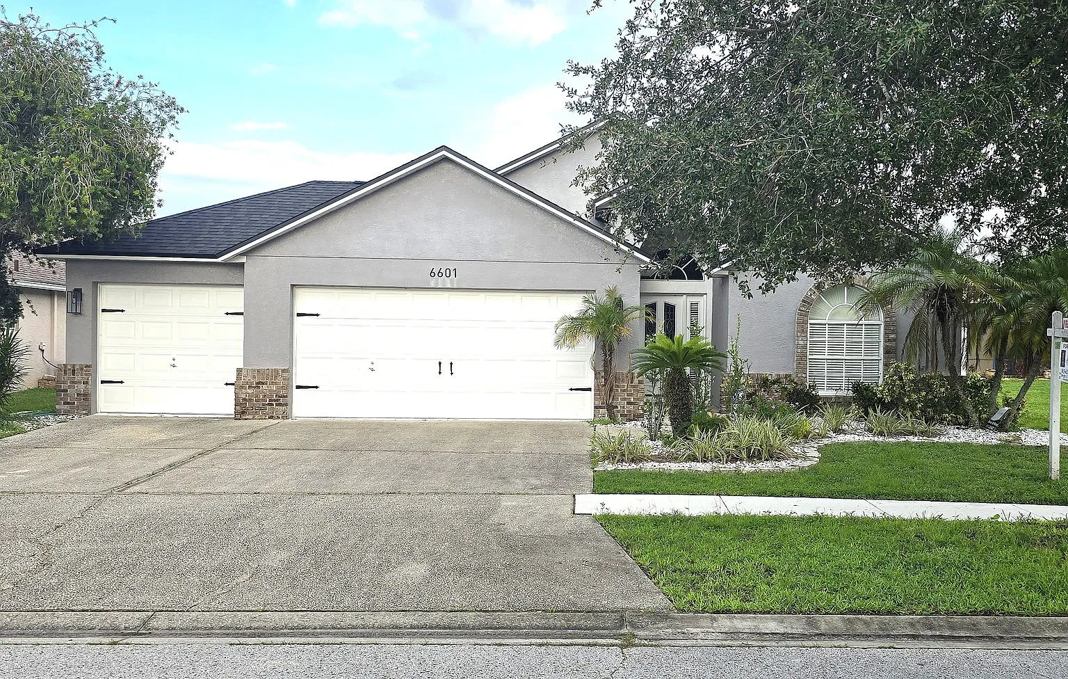 Three Bed, Three Car Garage Home In Master Planned Community — Photo 1