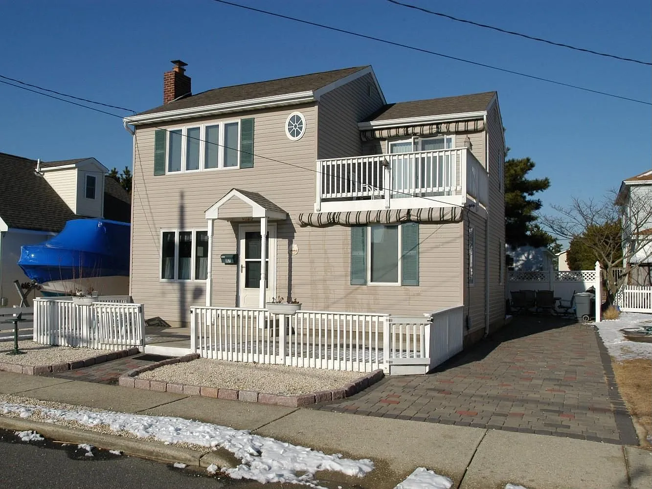 117 E Delaware Ave photo 1