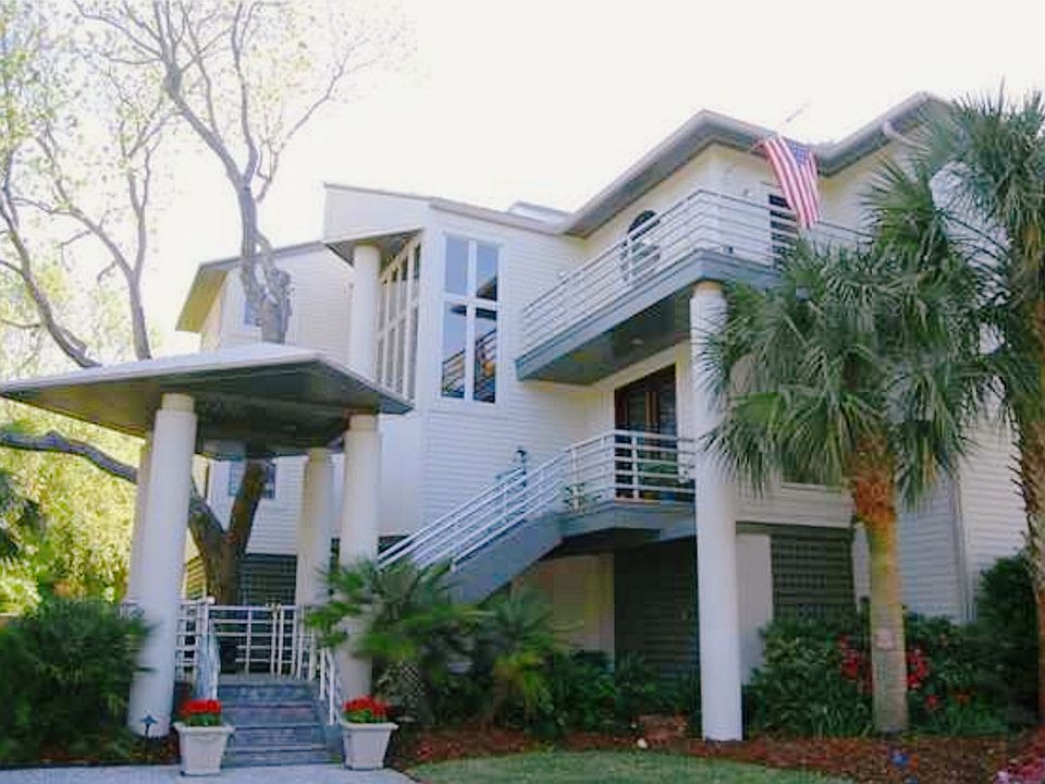 2nd image of 840 Middle St