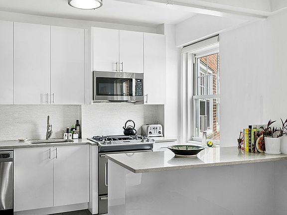 5th image of 160 Cabrini Blvd #89
