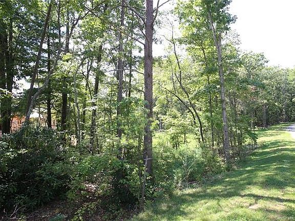 4th image of 10 Towering Oaks Ln