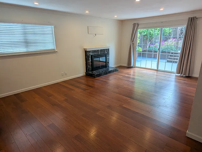986 Regina Way — Photo 5