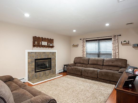 2nd image of 960 Sipp Ave