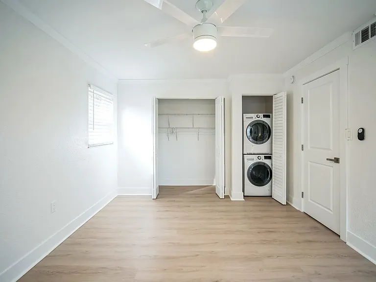 Innovo Living Hyde Park — Photo 81