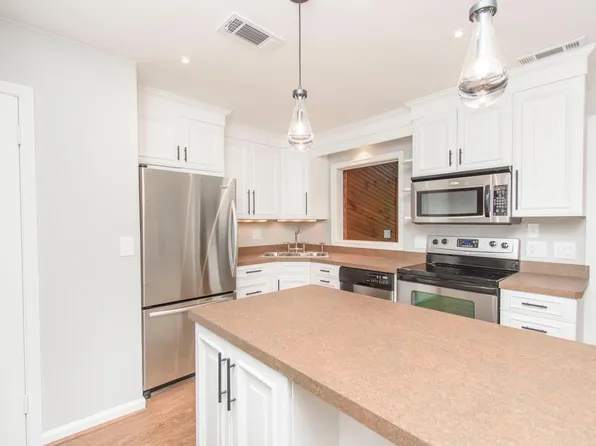 1825 Sussex Rd, Blacksburg, VA 24060