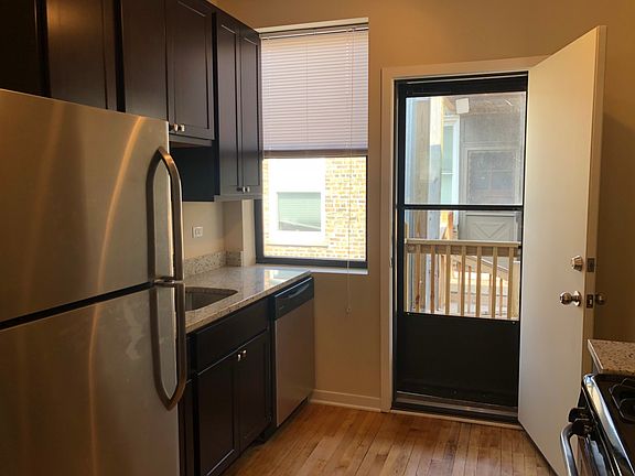 4th image of 6971 N Greenview Ave APT 3N