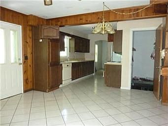 4th image of 5327 Roswell Ave