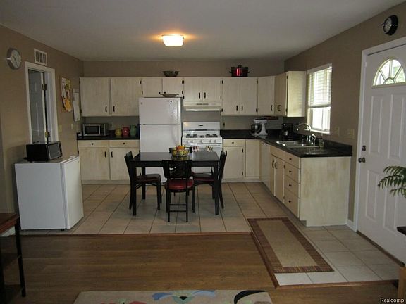 2nd image of 53 E Harwood Ave