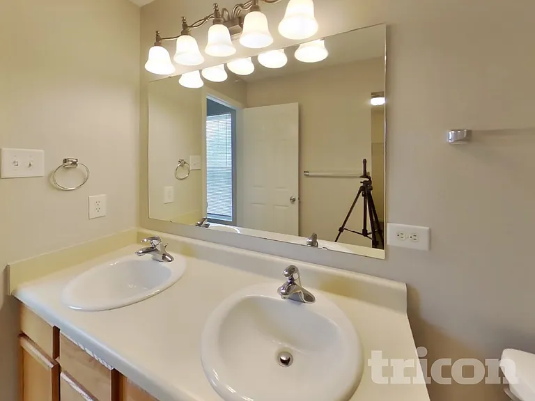 678 Runnymede Ct — Photo 7
