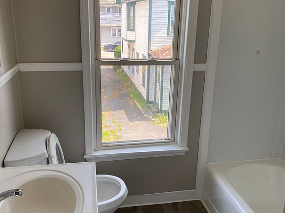 2nd image of 25 Belmont St #2