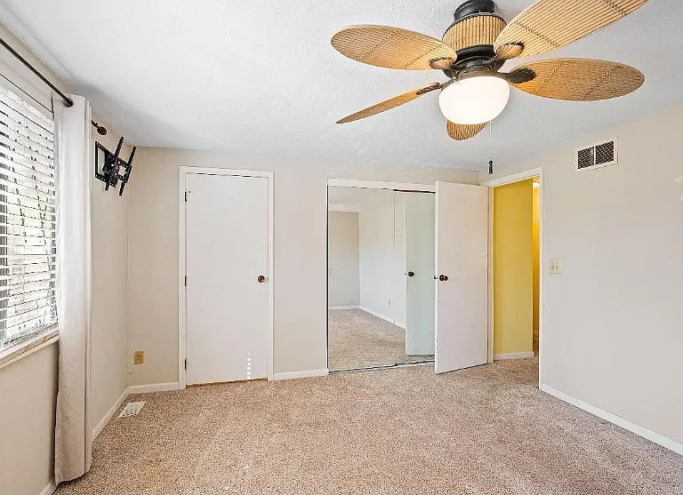 460 Dartmouth Cir #460 — Photo 12