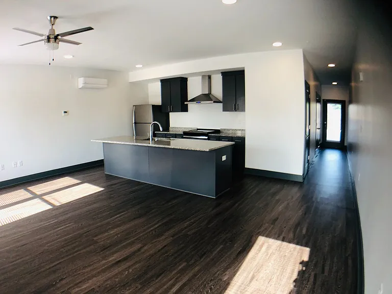 St. Thomas Flats — Photo 27
