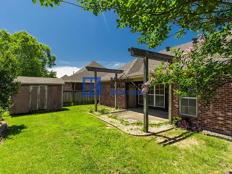 213 Provonce Park — Photo 36