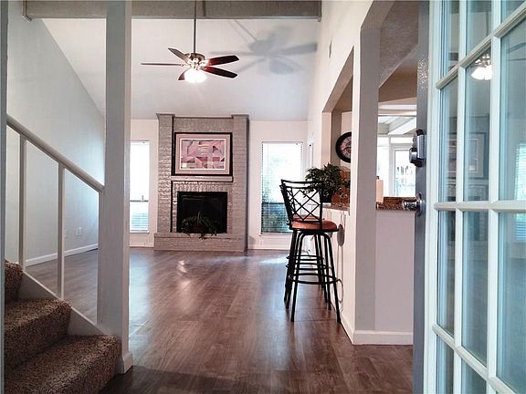 5th image of 17 Oakbrook Dr