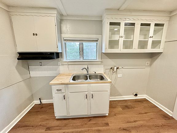 2nd image of 2941 Carrington Ave