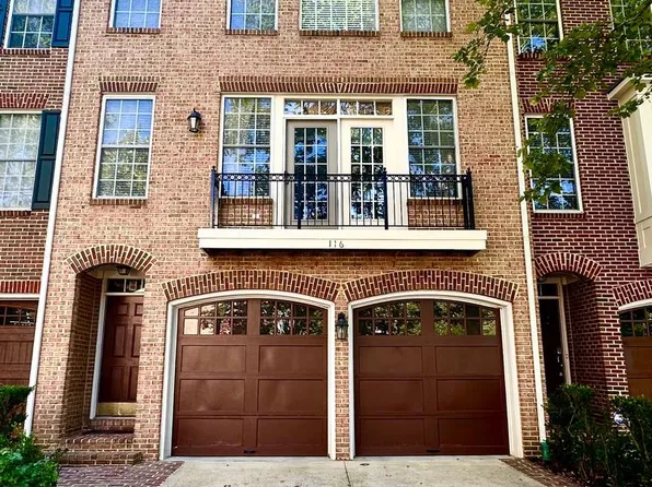 116 Herndon Mill Cir, Herndon, VA 20170