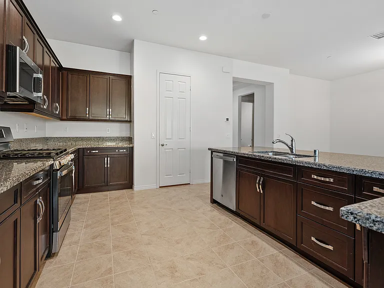 43720 Vacanza Ct — Photo 9