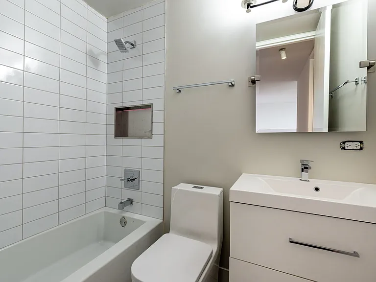 720 W Gordon Ter #17H — Photo 6